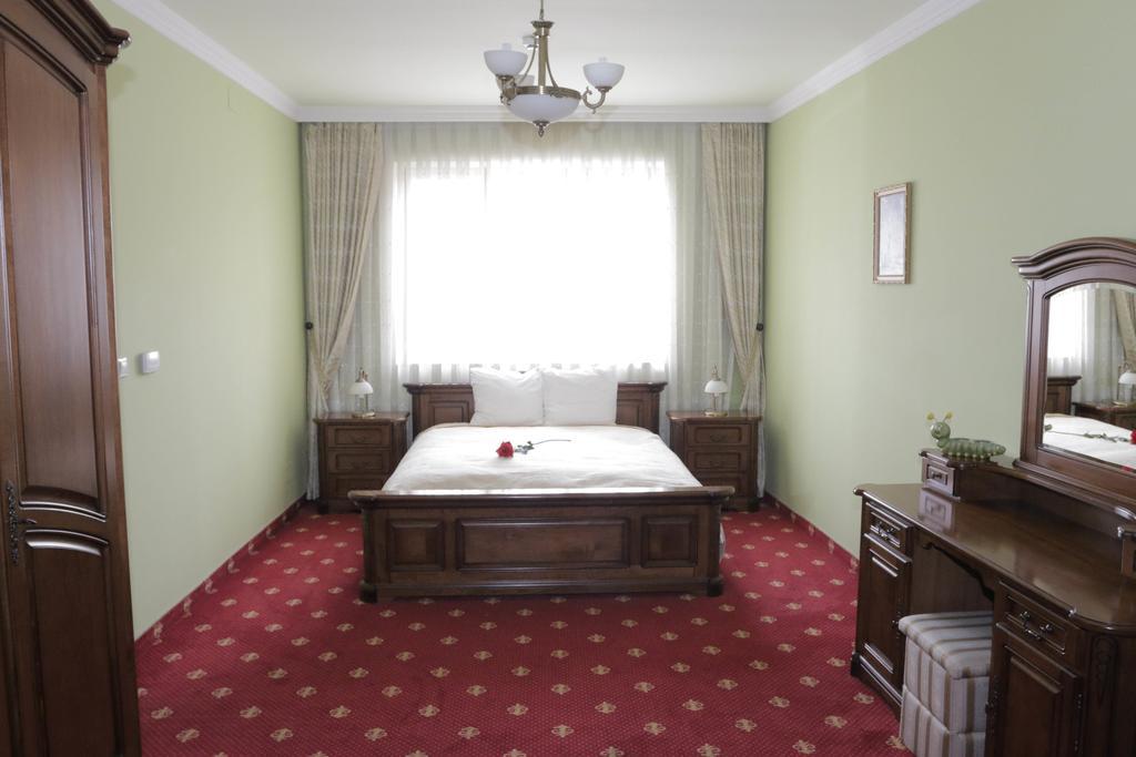 Hotel Slavia Salonta Extérieur photo