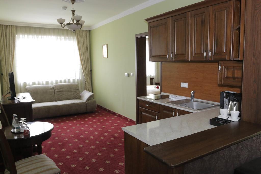 Hotel Slavia Salonta Extérieur photo