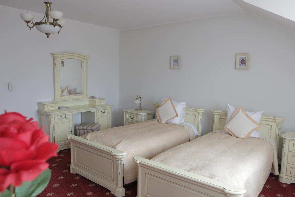 Hotel Slavia Salonta Extérieur photo