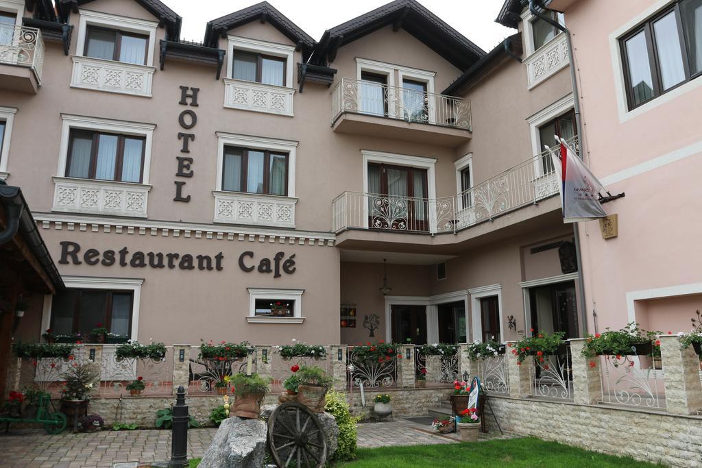 Hotel Slavia Salonta Extérieur photo