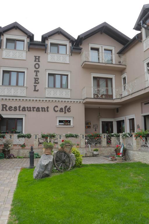 Hotel Slavia Salonta Extérieur photo