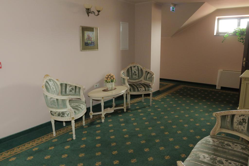 Hotel Slavia Salonta Extérieur photo