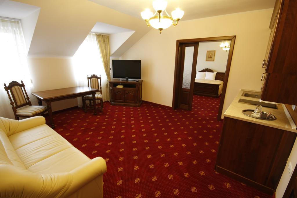 Hotel Slavia Salonta Extérieur photo