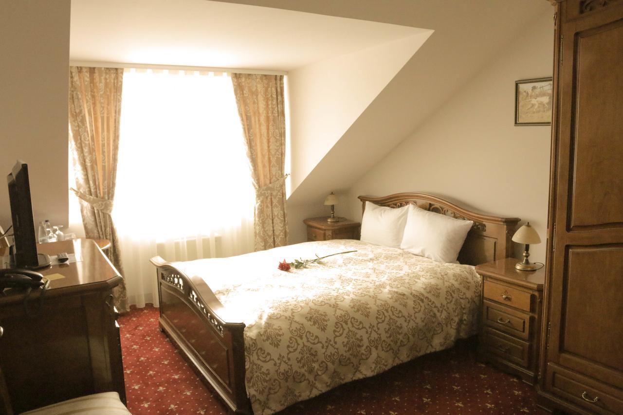 Hotel Slavia Salonta Extérieur photo